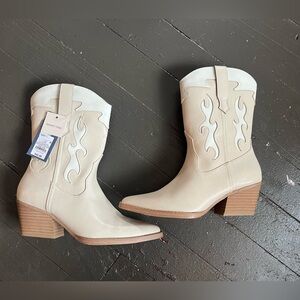 Universal Thread white/cream western boots size 6.5